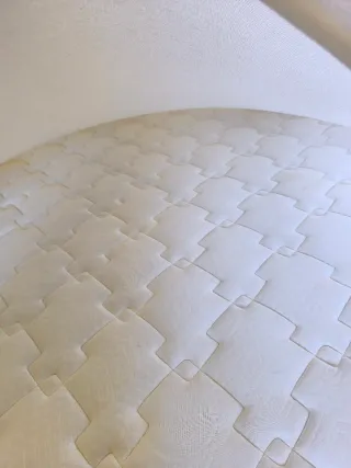 Estructura cama madera natural y colchón