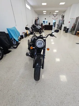 Suzuki Intruder C800 Black Edition 12.000 KM