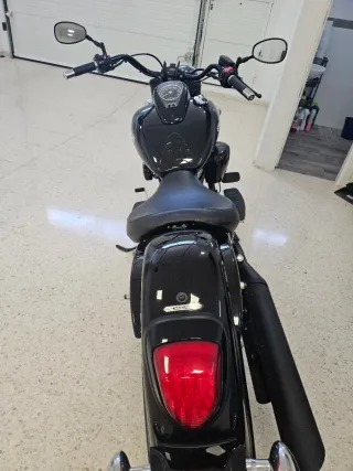 Suzuki Intruder C800 Black Edition 12.000 KM