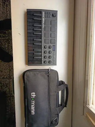 Teclado Akai MPK mini