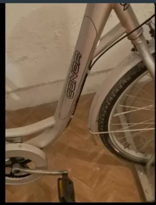 Bicicleta de acero con cesta