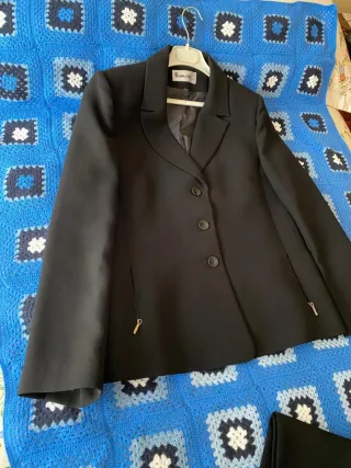 Traje de pantalón negro