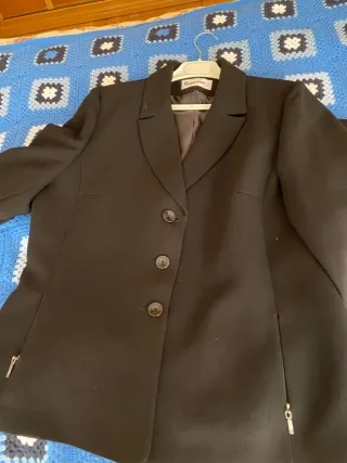 Traje de pantalón negro