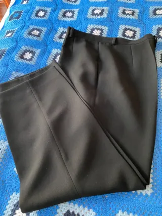 Traje de pantalón negro