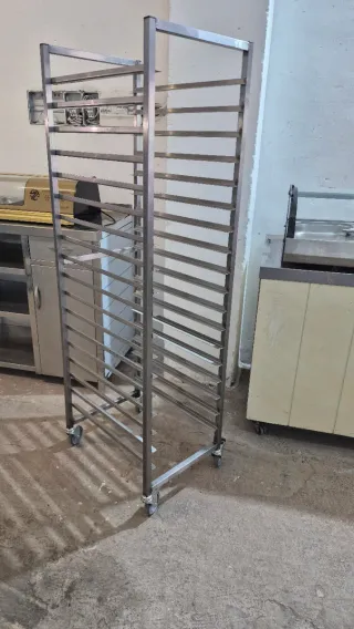 Carro de acero inoxidable con ruedas