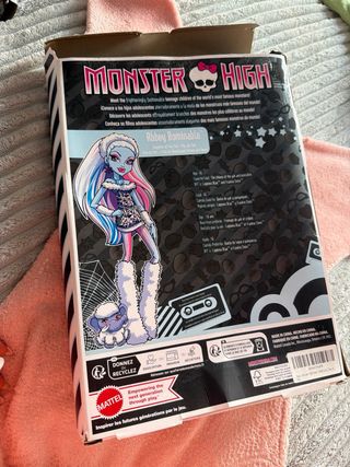 Caja Monster High Abbey Bominable