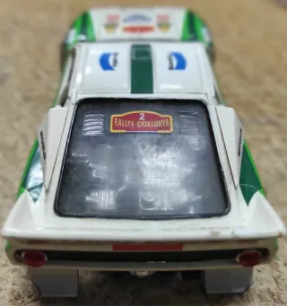 Coche 1/32 Scalextric - Lancia Rally Seven-Up