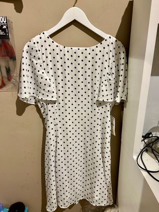 Vestido de lunares blanco y negro