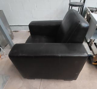 SILLON DE PIEL MARRON.