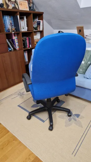 Silla de oficina azul