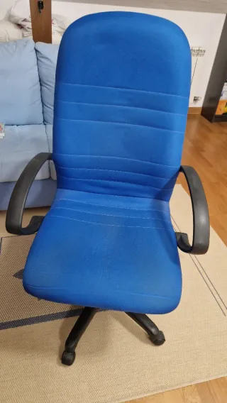 Silla de oficina azul