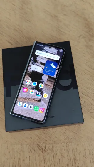 Samsung Galaxy Fold 4 - Pantalla interior dañada