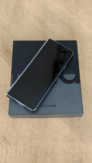 Samsung Galaxy Fold 4 - Pantalla interior dañada