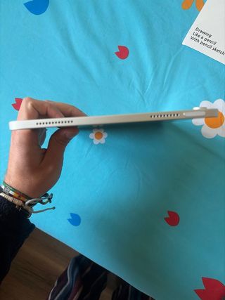 iPad A16 con funda teclado y protector