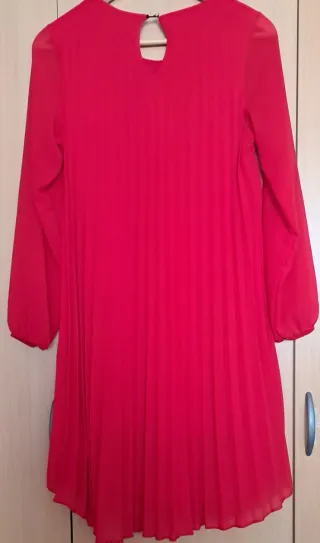 Vestido rojo plisado fiesta