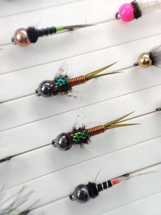 Ninfas de Pesca con Caja Meiho