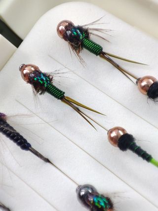 Ninfas de Pesca con Caja Meiho