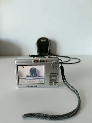 x21€ acepto)Olimpus Cámara FE-210 7.1 M