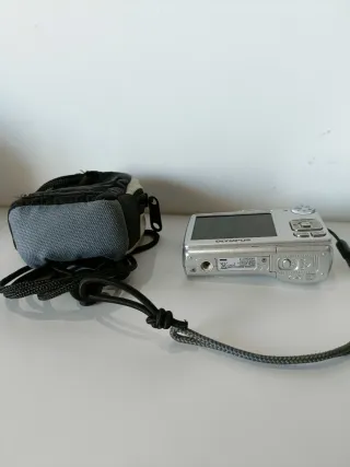 x21€ acepto)Olimpus Cámara FE-210 7.1 M