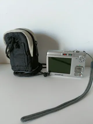 x21€ acepto)Olimpus Cámara FE-210 7.1 M