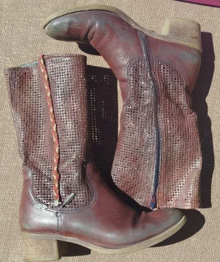Botas camperas marrones con detalles