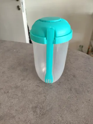 Porta pranzo insalata con posata