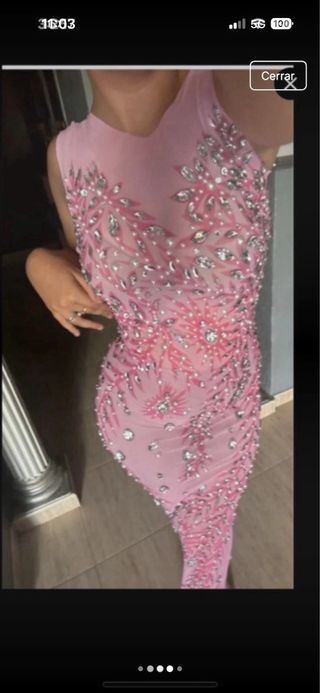 Vestido rosa con pedrería y plata