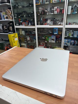 MacBook Pro 2018 13” i5 8GB RAM 500GB SSD