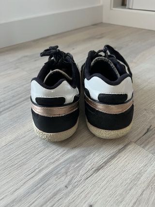 Zapatillas Munich Negras y Doradas