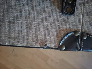 Baúl de almacenamiento beige y marrón