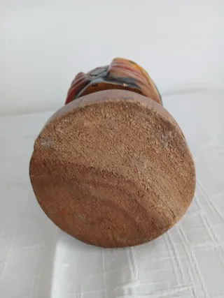 Gufo in legno massello su ramo