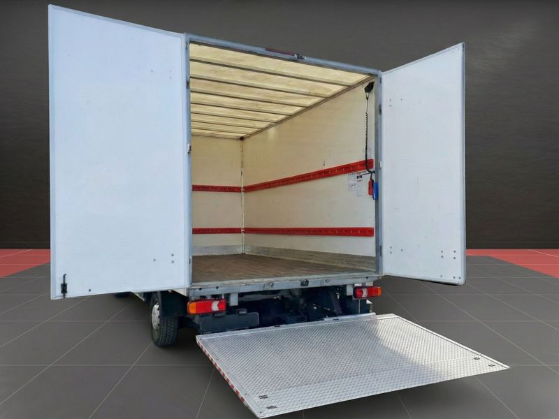 Camion 3500 kg carrozado con trampilla L4 165Cv