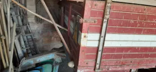 Remolque agrícola antiguo grande – ideal decoració