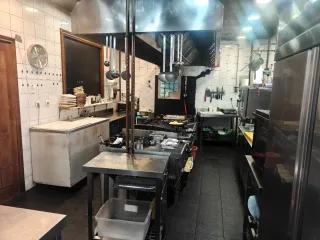 TRASPASO RESTAURANTE EN FUNCIONAMIENTO