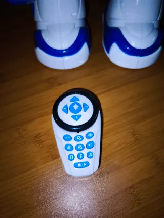 Robot Articulado Inteligente con Mando