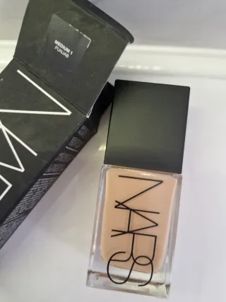 Base de maquillaje NARS Light Reflecting