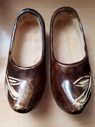 Zuecos de madera decorativos