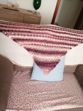 Mantón lana crochet rosa y morado