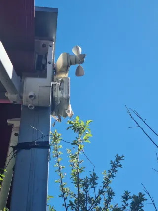 Toldo eléctrico con 2 brazos y motor 36m2 abierto