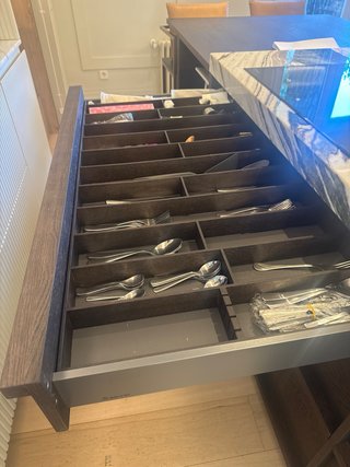 Isola cucina in legno e marmo