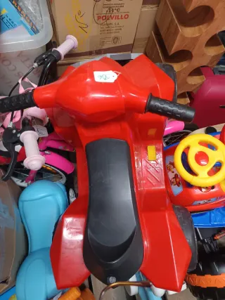 Juguetes, mesitas para comer de bebé y mucho más