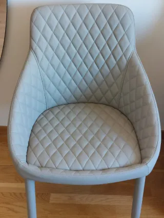 Silla moderna gris polipiel