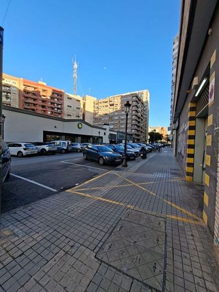 Local comercial en alquiler en Ciudad Universitària en Valencia