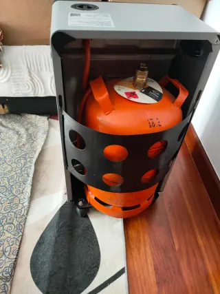 Estufa de gas butano negra con butano gratis