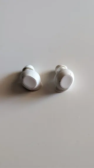 Auriculares Samsung Galaxy Buds FE Blancos sueltos