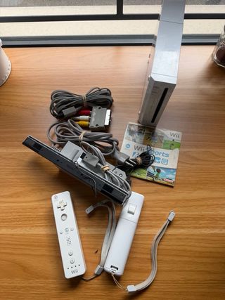 Nintendo Wii con Wii Sports y 2 mandos