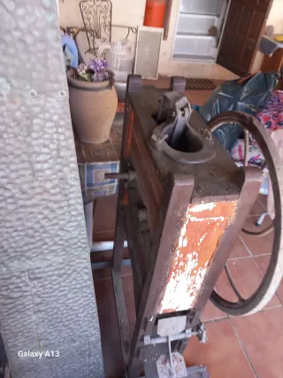 Máquina antigua BURZON