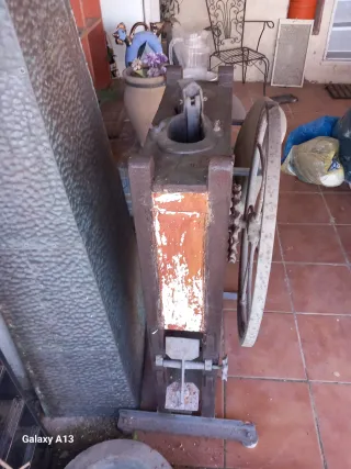 Máquina antigua BURZON