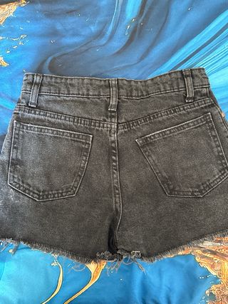 Pantaloncini jeans neri strappati