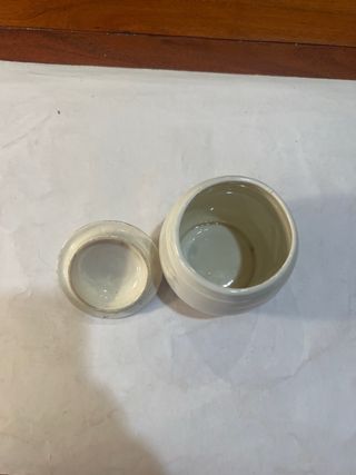 Bote de loza antiguo para cocina